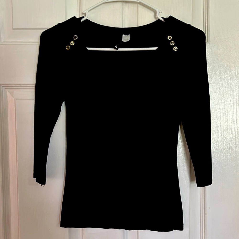 Super comfy black 3/4 sleeve with gold accent buttons